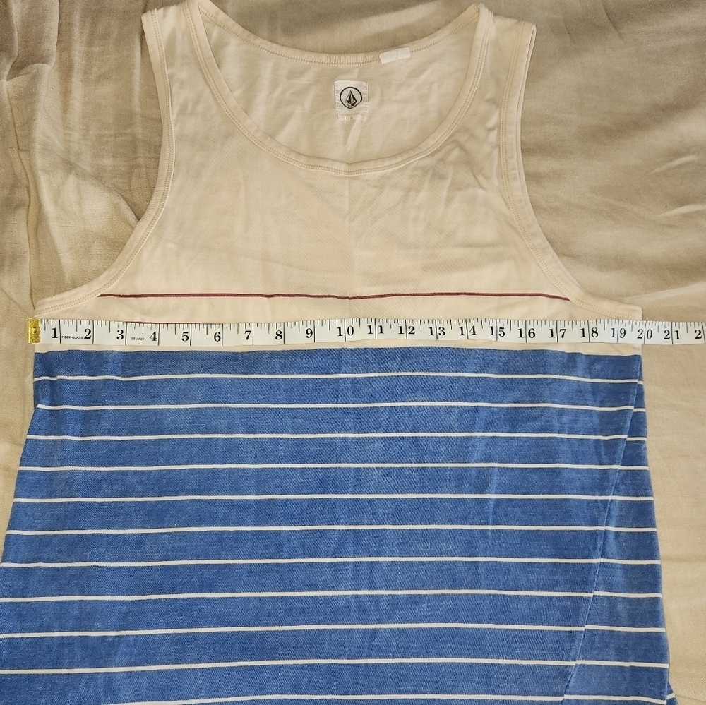 Volcom  Tank - Picture 4 of 5